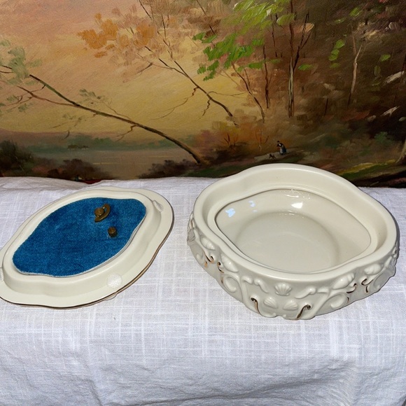 Lenox Fine Porcelain Footprints Musical Box or Trinket Holder with 24k gold - Picture 2 of 7